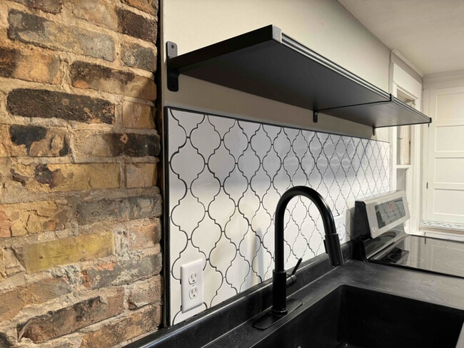 Photo - 1005 N State St