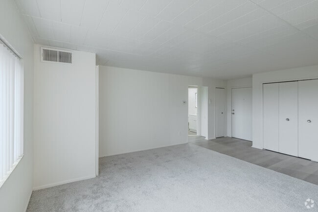 1 habitación, 1 baño, 640 pies cuadrados, sala de estar - Imperial Apartments