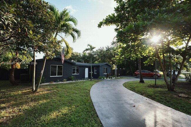 Photo - 801 NE 144th St