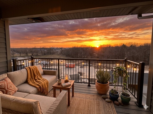 Front Facing Balcony - The Jade on Tremont