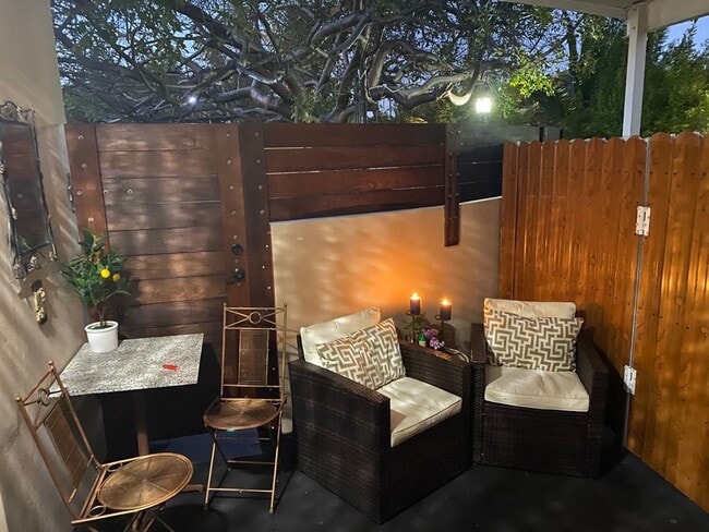 Photo - 2542 Monroe St