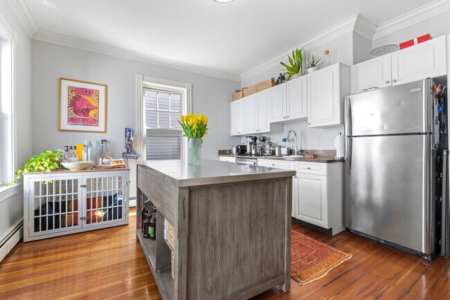 Photo - 722 E 2nd St Unit 2