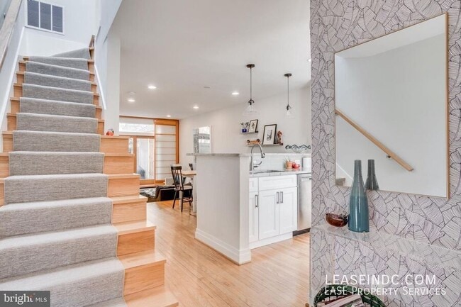 Photo - 2221 Ontario Rd NW