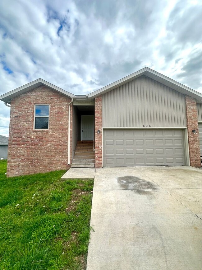 Building Photo - Comfortable 3 Bed Duplex in Convenient Ozark Location