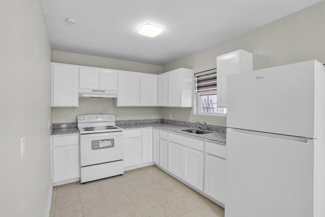 Photo - 1303 Philadelphia St Unidad 12