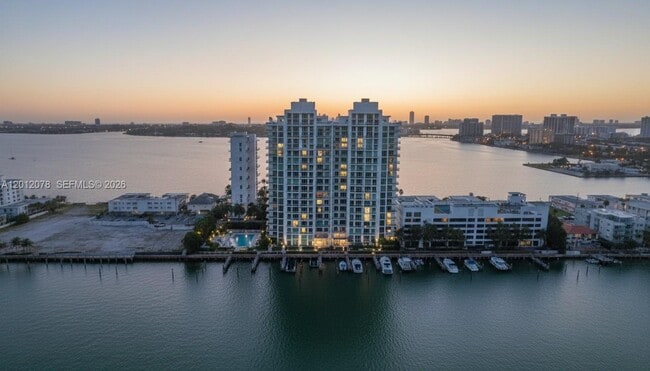 Building Photo - 7928 East Dr Unit 1602