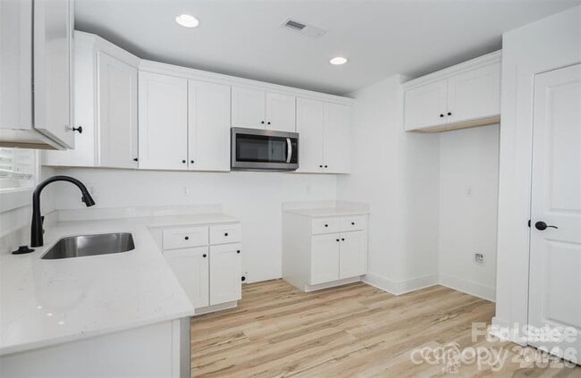 Photo - 259 Patterson Ave SE