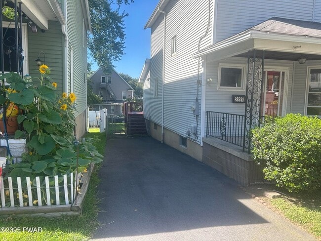 Photo - 2227 Capouse Ave