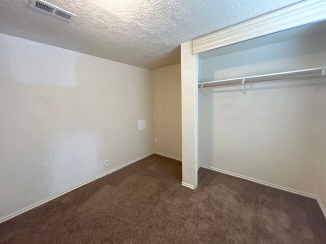 Photo - 354 Pinecone Dr Unit Room 3