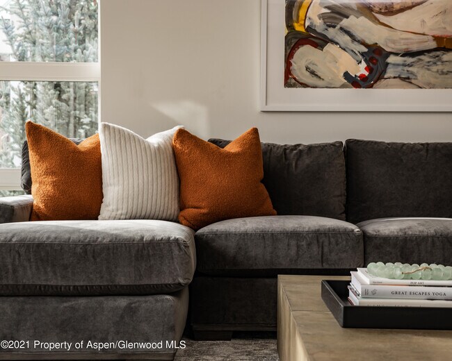 Photo - 704 E Hyman Ave