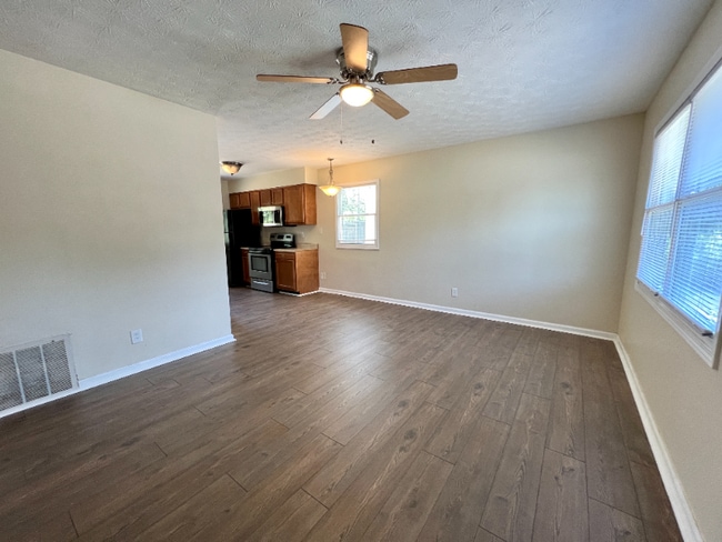 Photo - 912 Sharon Dr