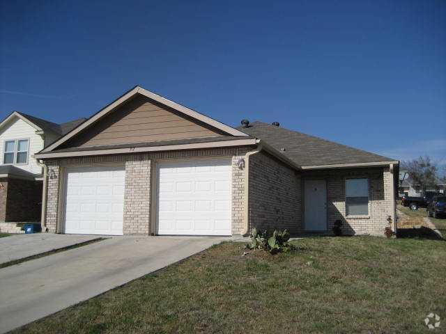 Building Photo - 717 Claremont Pkwy Rental