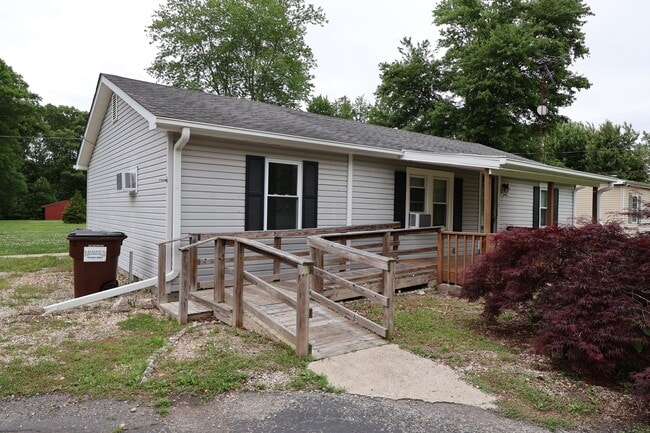Photo - 549 S Gum St