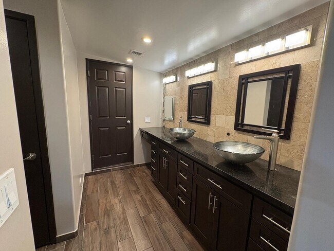 Photo - 3229 N 54th Ln Unidad C