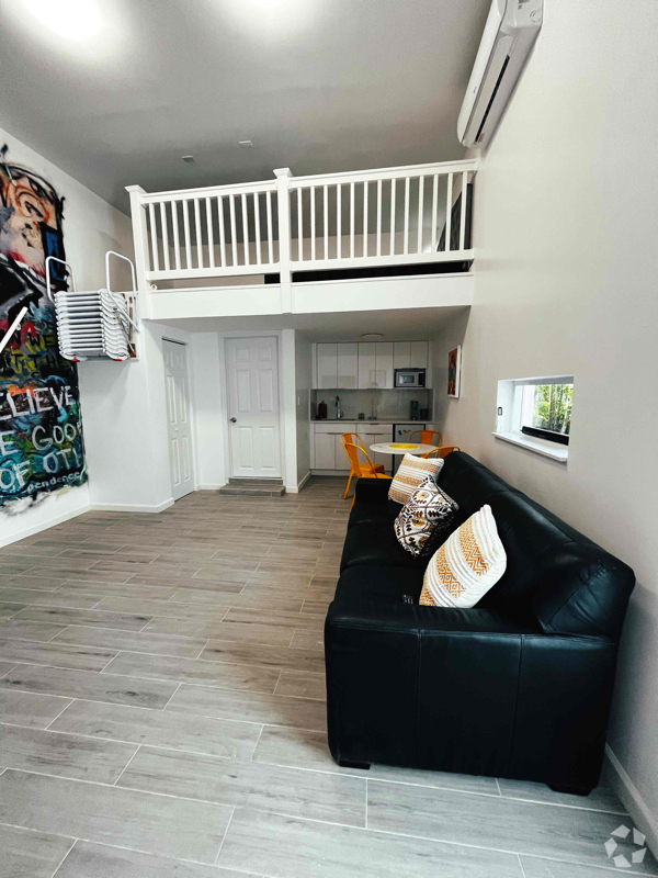 Building Photo - 6570 SW 56th St Rental