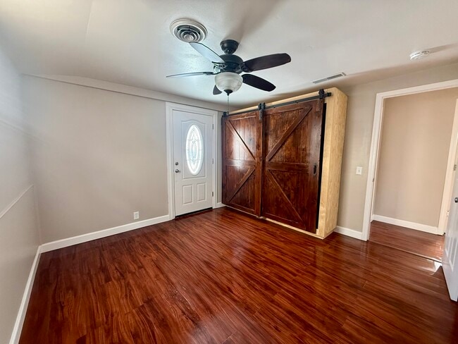 Photo - 1805 Baird St