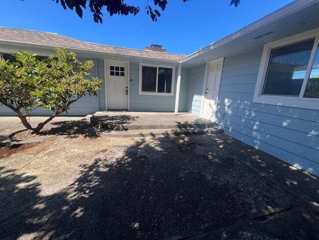 Building Photo - Fir Duplex Unit A