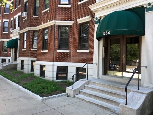 Building Photo - 1564 Commonwealth Ave Unit 2 Rental