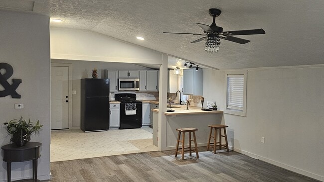 Photo - 715 Sabine St