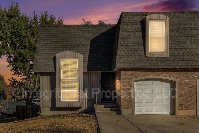 Building Photo - 3500 NE 72nd Terrace