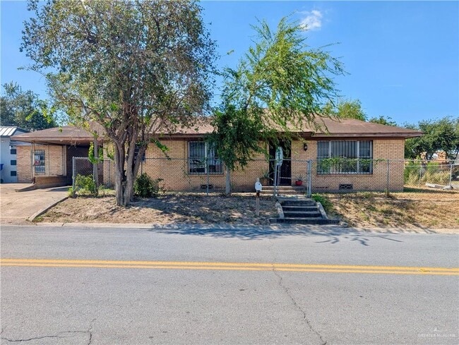 Building Photo - 1015 Fresno Ave Rental