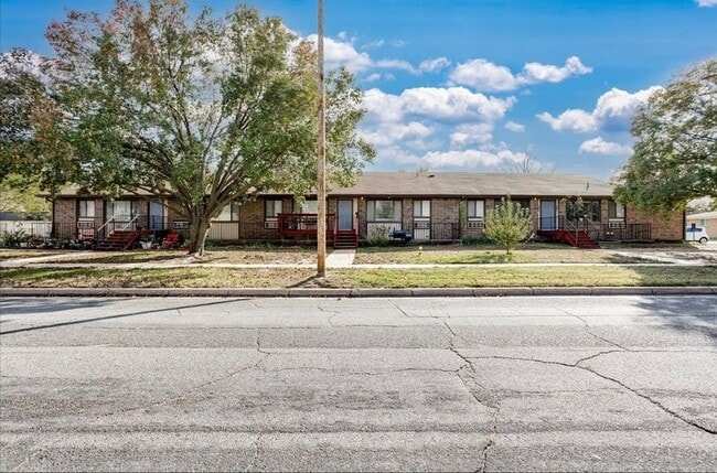 Building Photo - 2619 W 15th St N Unit 209