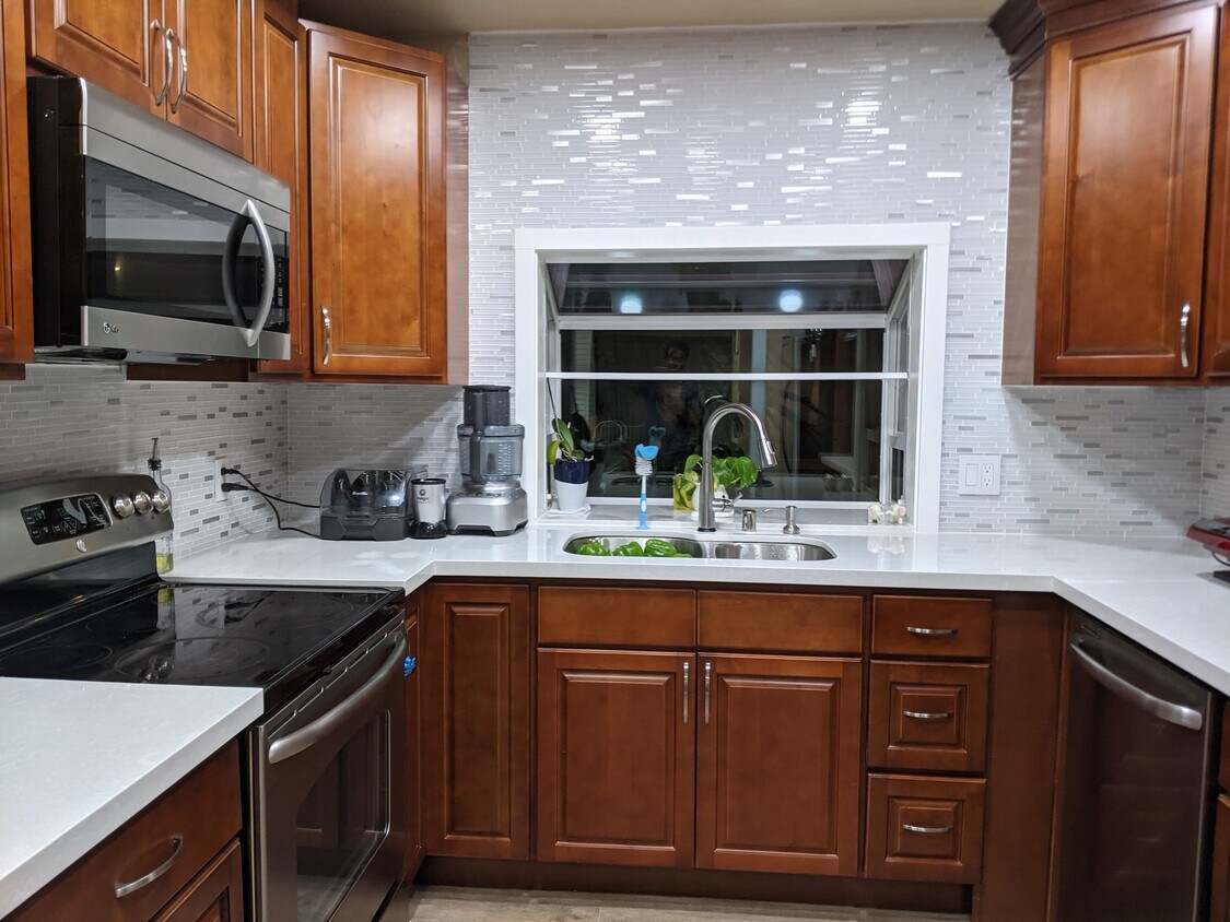 Kitchen - 701 136th Plz NE (Bellevue, WA)