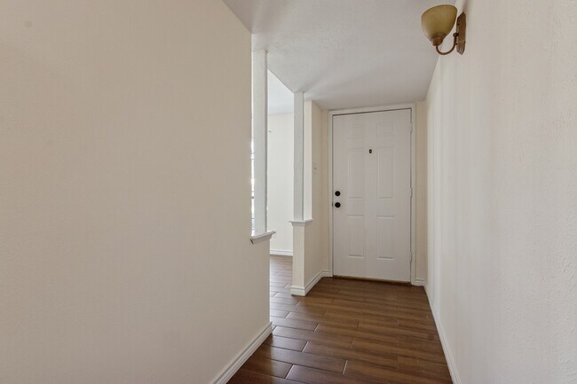 Photo - 14603 Lorne Dr