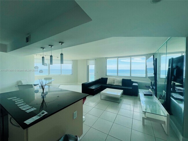 Building Photo - 7135 Collins Ave Unit 1406 Rental