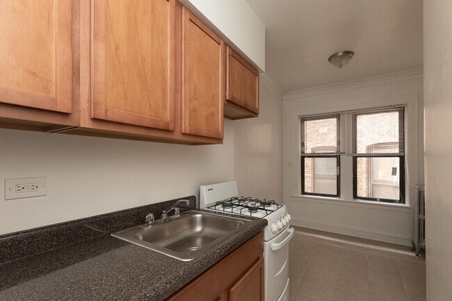 Photo - 4640 N Paulina St Unidad E04P