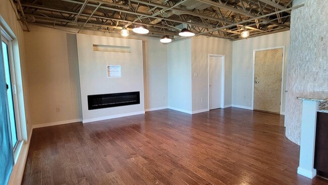 Photo - 901 N Upper Broadway