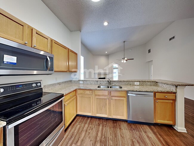 Photo - 12582 Ayrshire St E