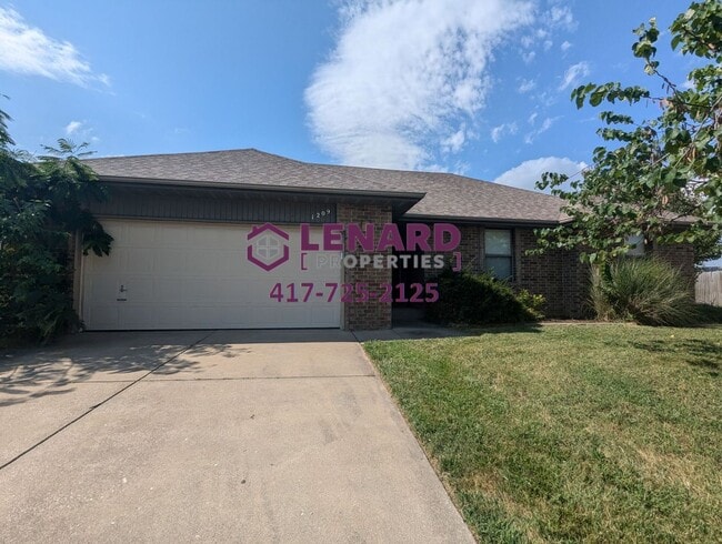 Building Photo - Spacious 3 Bedroom Home!