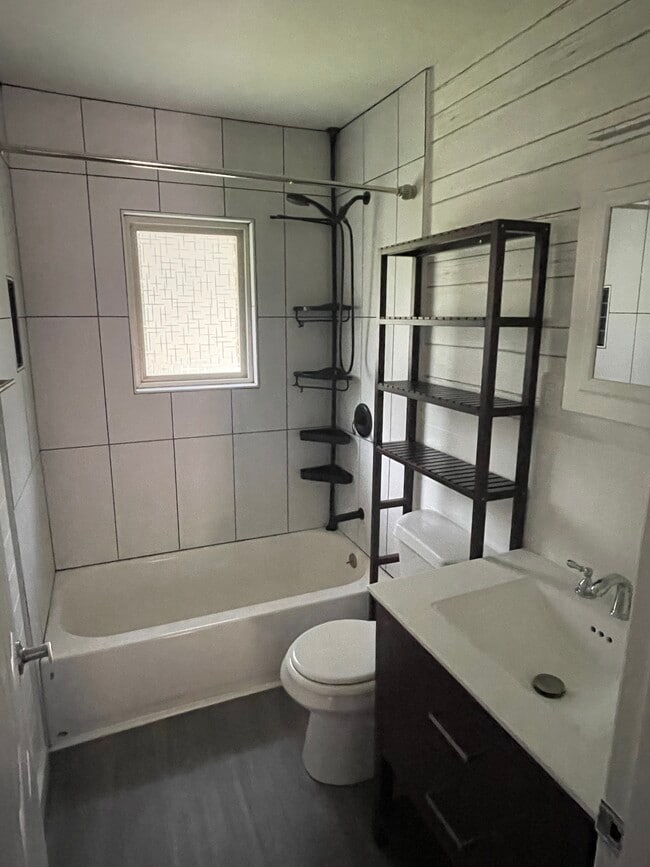 Photo - 1375 Northwest Dr NW