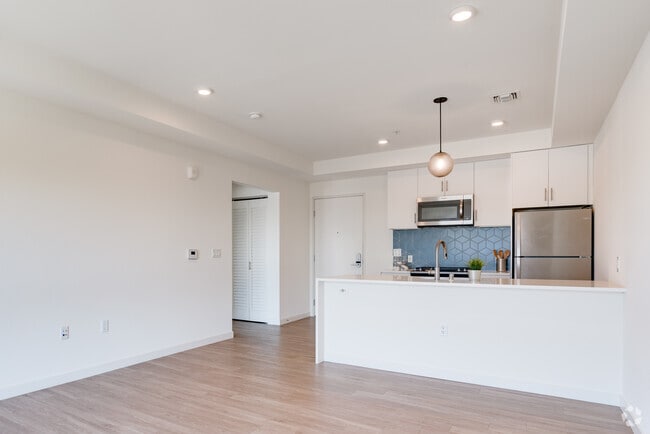 1BR, 1BA - 635SF - the perch