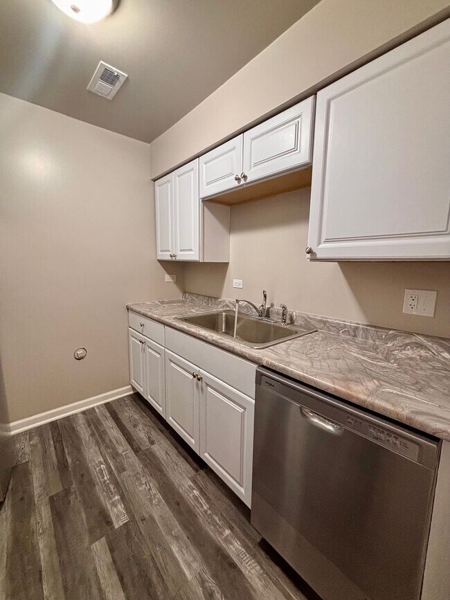 Photo - Red Tail Apartments Unit 1315-101