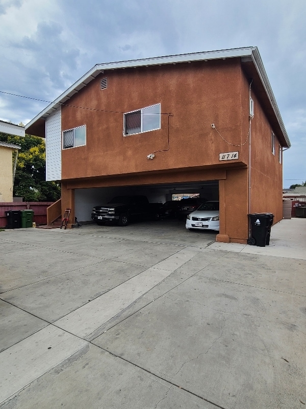 Photo - 11716 S Central Ave