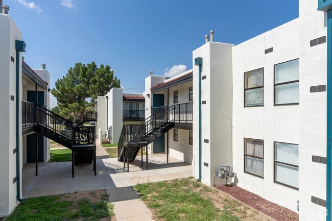 Woodleaf Apartments