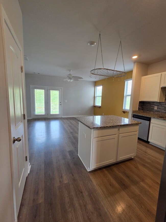Photo - 219 Catherine Ln