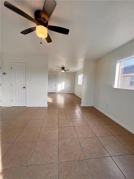 Photo - 5227 Cannes St