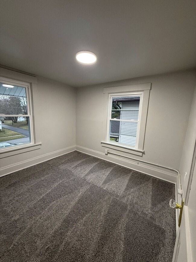 Photo - 724 Luck Ave