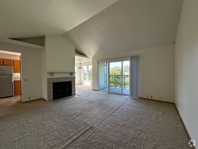 Building Photo - 2 Bedroom 2 bath home with water and mount...