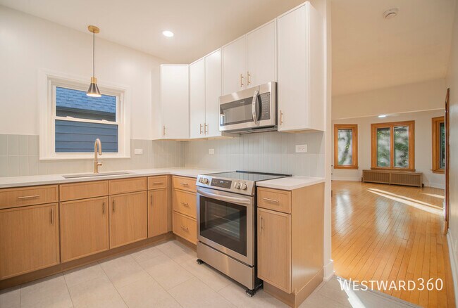 Photo - 4037 N Hamlin Ave Unit 2