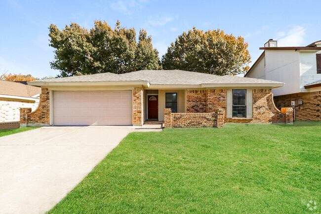 Building Photo - Charming Brick Home with Modern Touches in...