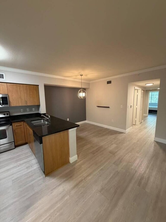 Building Photo - 6386 Emerald Dunes Dr Unit 308
