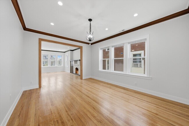 3244 W 62nd Pl
