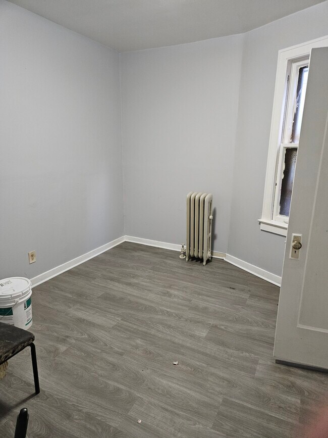 Photo - 1912 E 79th St