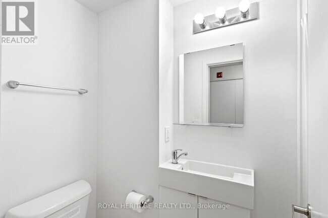Photo - 1800 Simcoe St N Unit 307