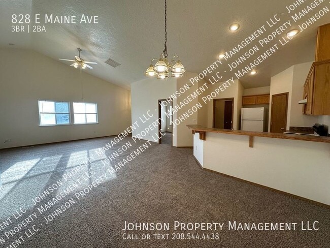 Photo - 828 E Maine Ave