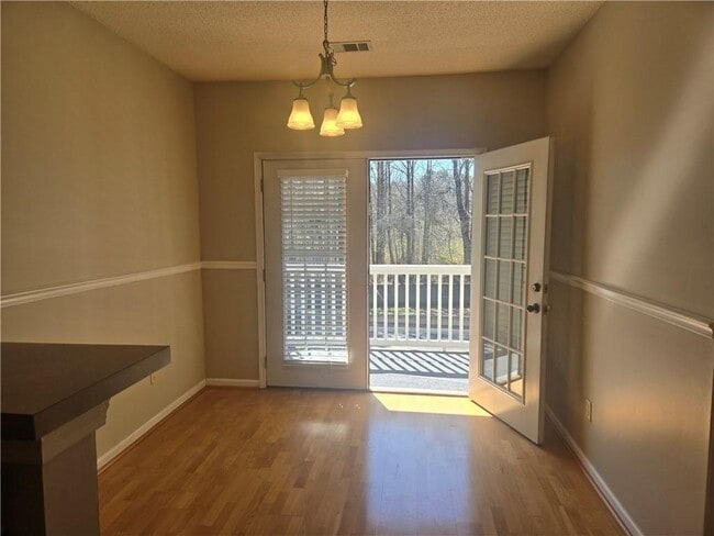 Photo - 1114 Woodland Ln